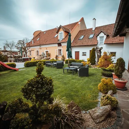 Restaurace Cp.2 ゲストハウス 3*